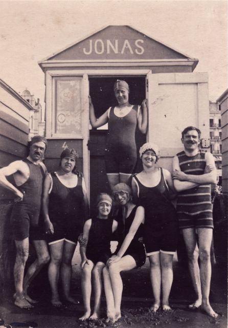 Siegfried, links in beeld, stond er een beetje lullig op maar goed. De dingen waren wat ze waren.